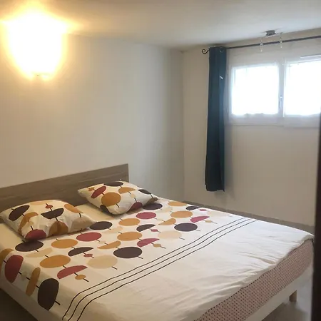 Donnant Sur Jardin Avec Terrasse. Daire