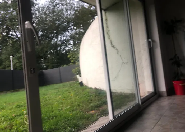 Donnant Sur Jardin Avec Terrasse. *