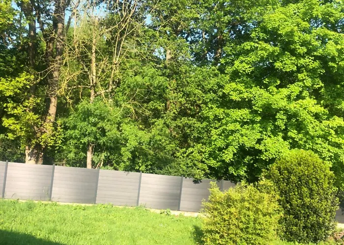 Donnant Sur Jardin Avec Terrasse. 永河畔拉罗什