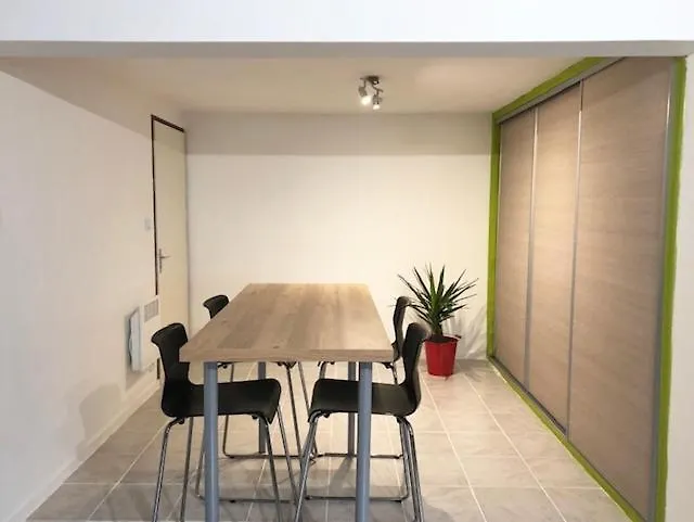 Donnant Sur Jardin Avec Terrasse. 公寓 *